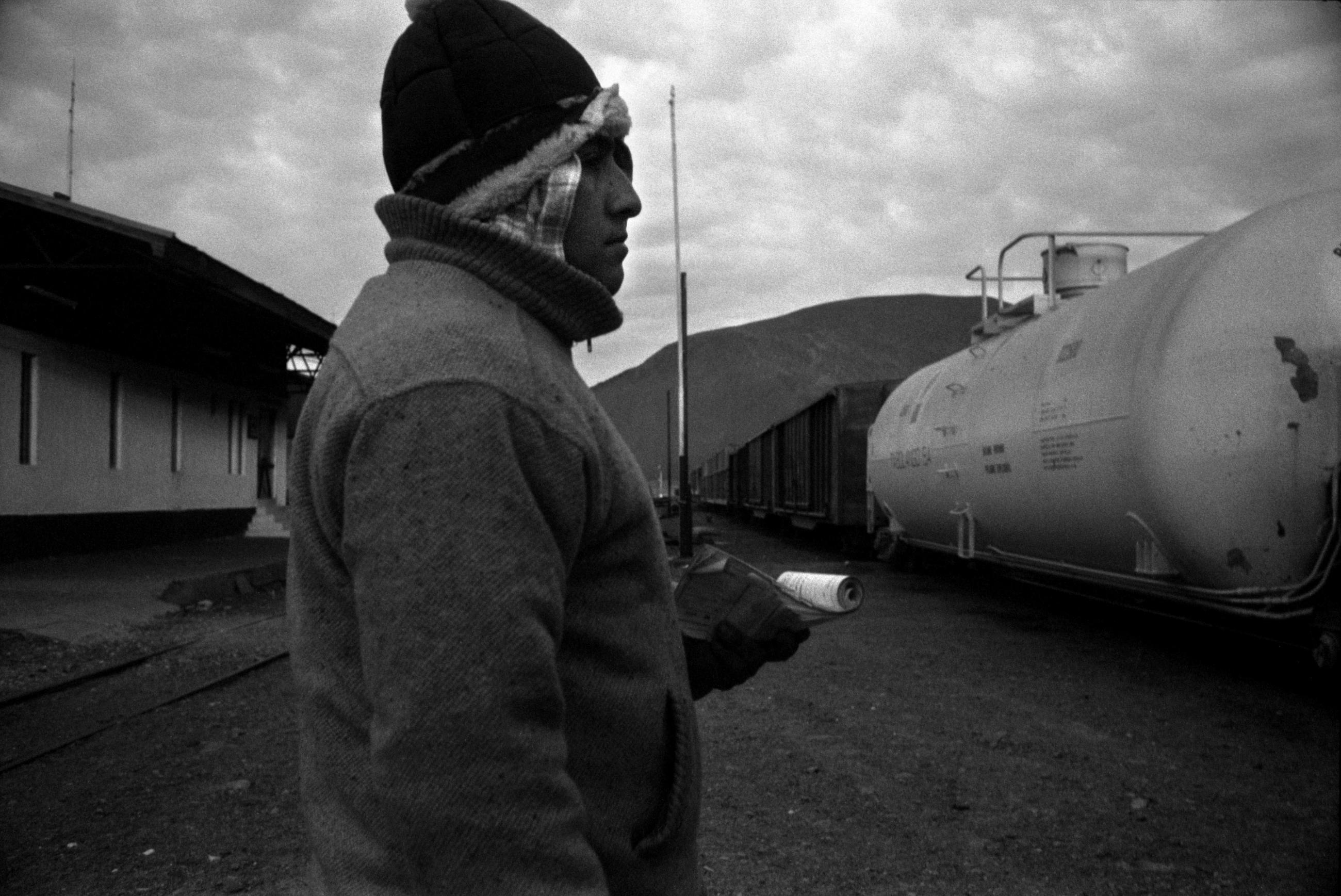 Un train de marchandise dans le désert d'Atacama au Chili en 1998