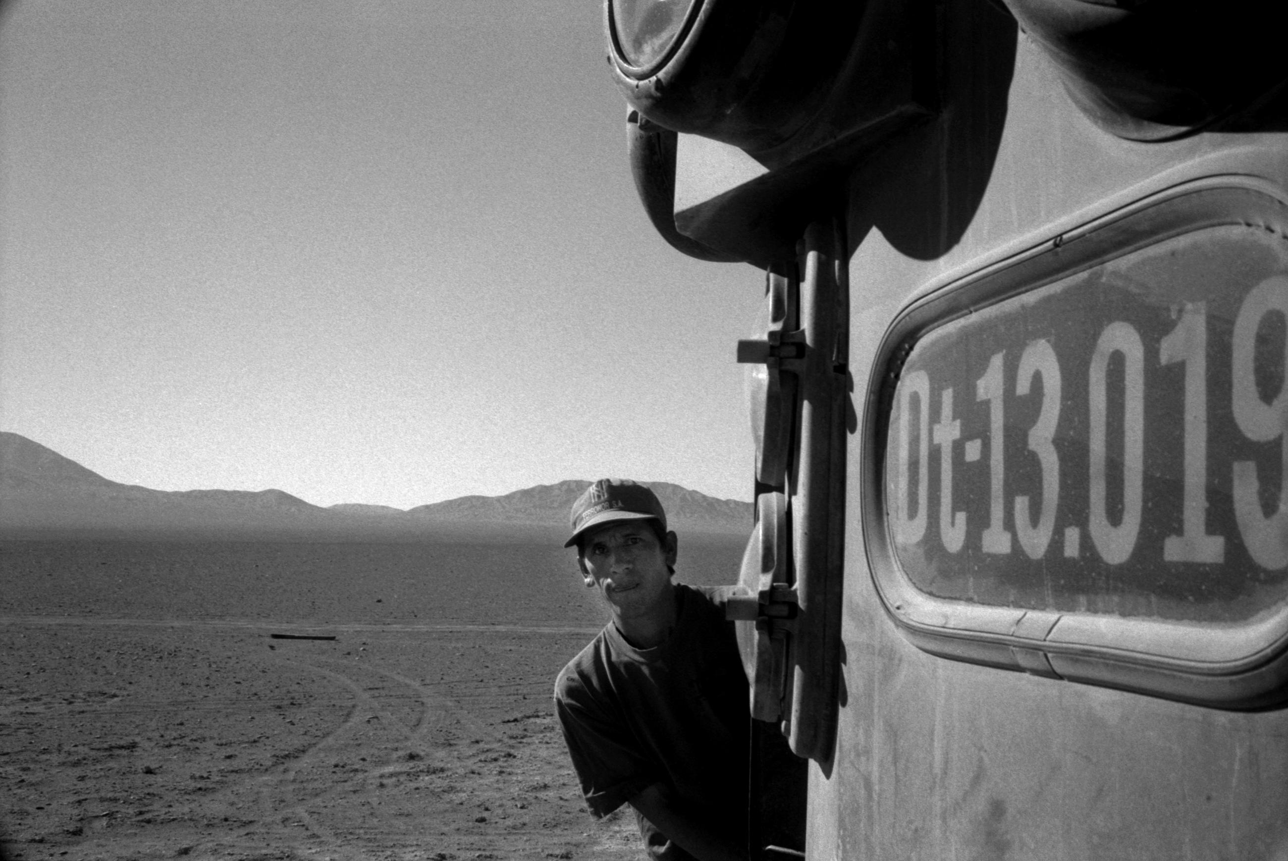 Un train de marchandise dans le désert d'Atacama au Chili en 1998