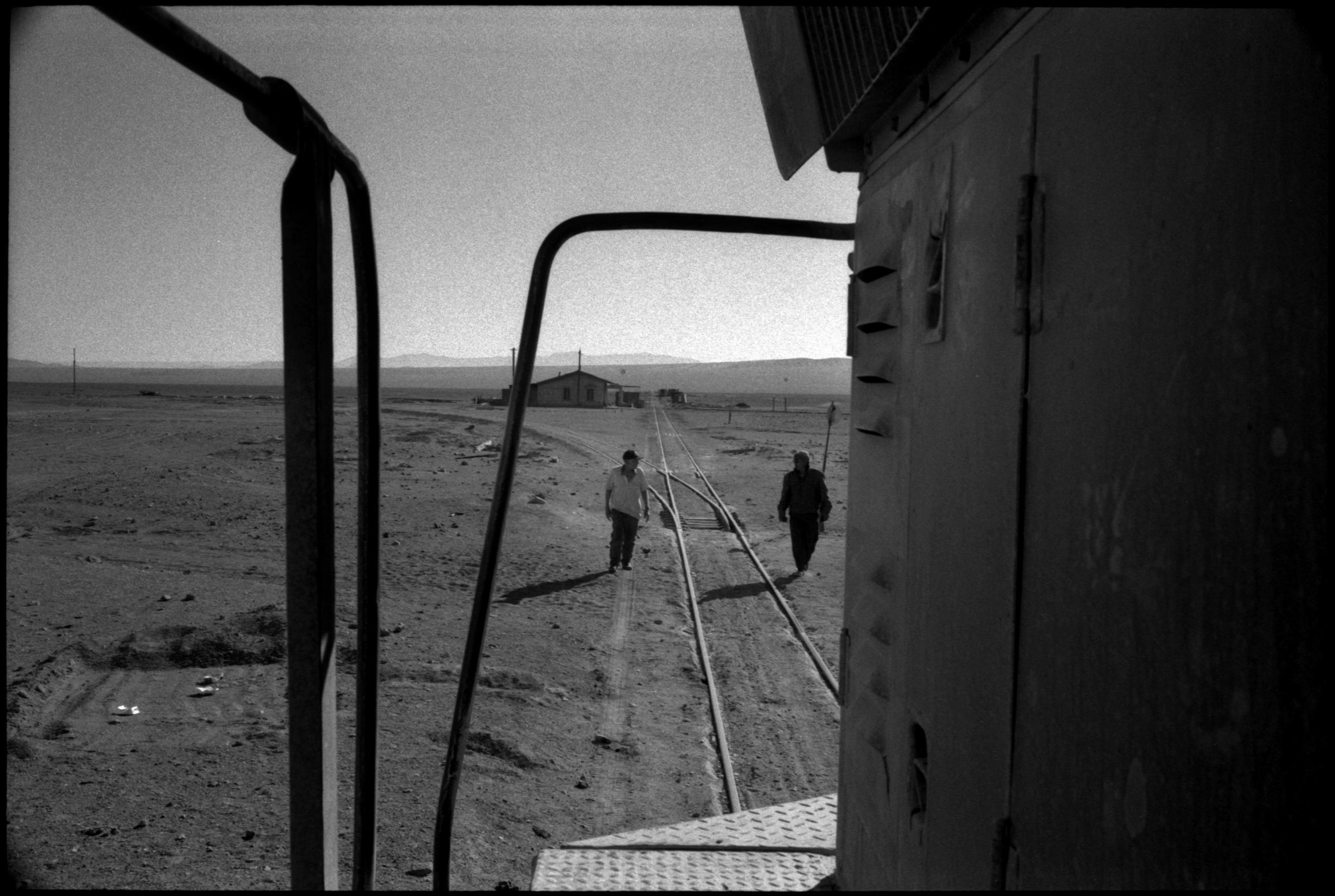 Un train de marchandise dans le désert d'Atacama au Chili en 1998