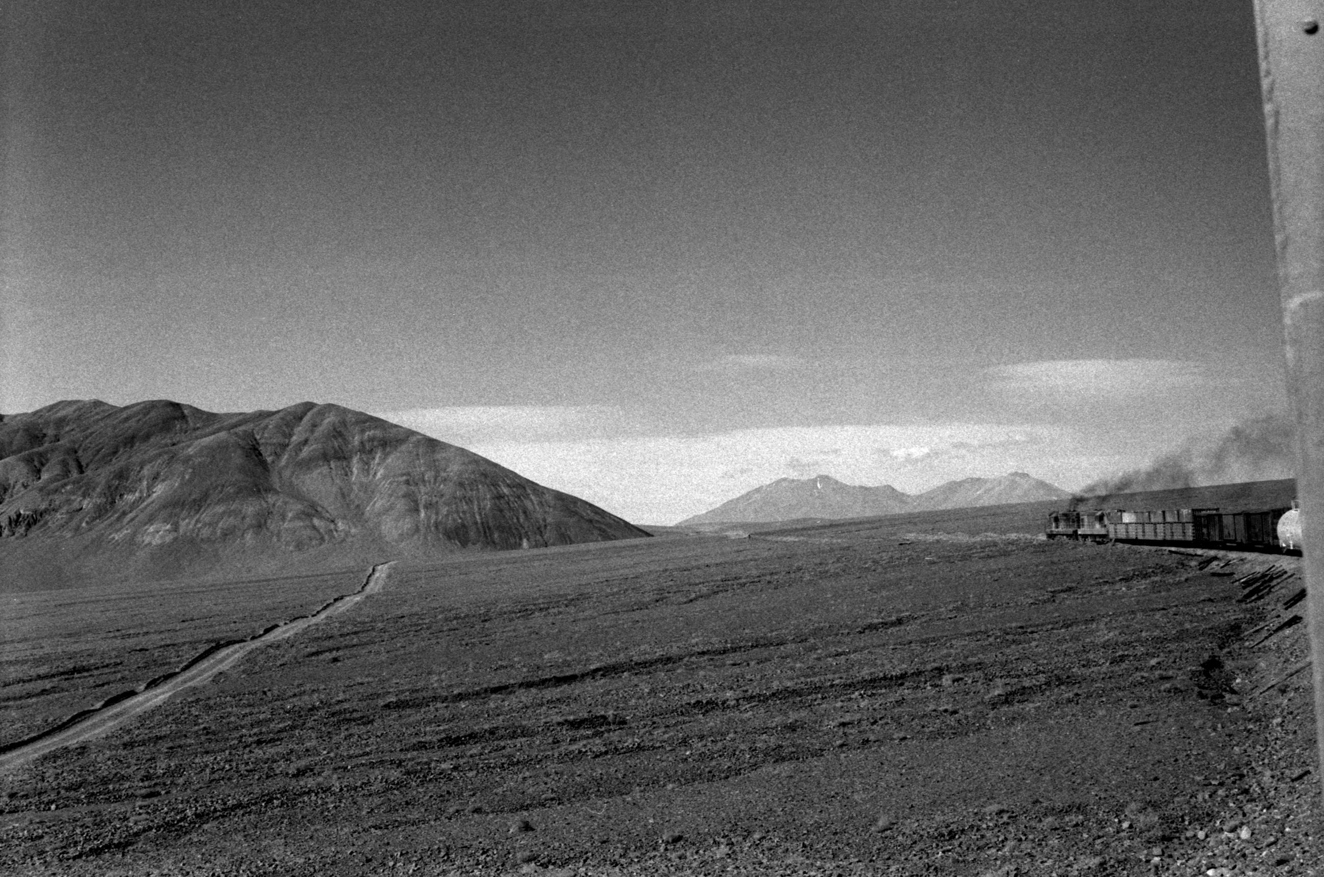 Un train de marchandises dans le désert d'Atacama au Chili, en 1998
