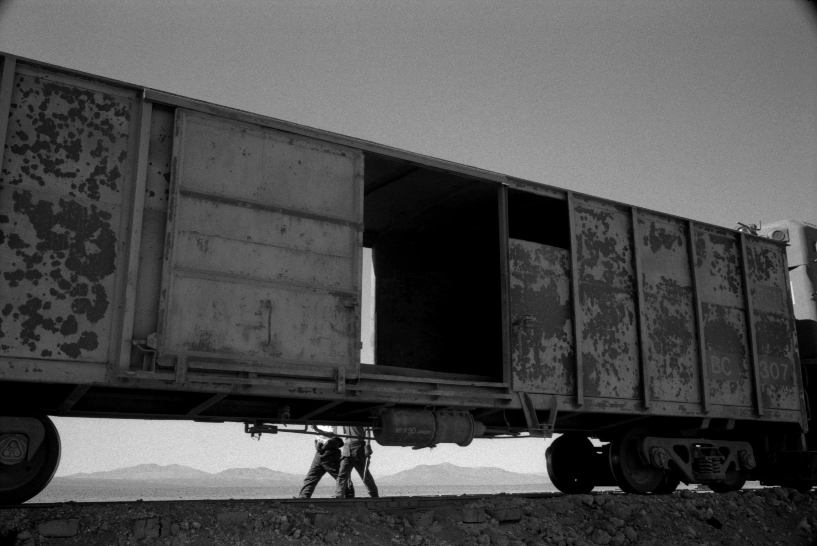 Un train de marchandises dans le désert d'Atacama au Chili, en 1998
