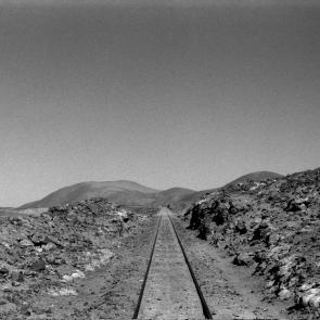 Un train de marchandise dans le désert d'Atacama au Chili en 1998