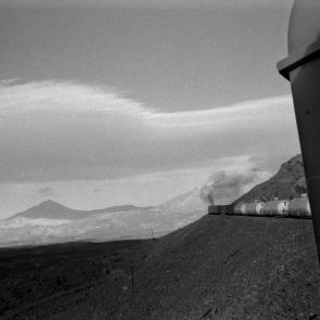 Un train de marchandises dans le désert d'Atacama au Chili, en 1998
