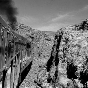 Un train de marchandises dans le désert d'Atacama au Chili, en 1998