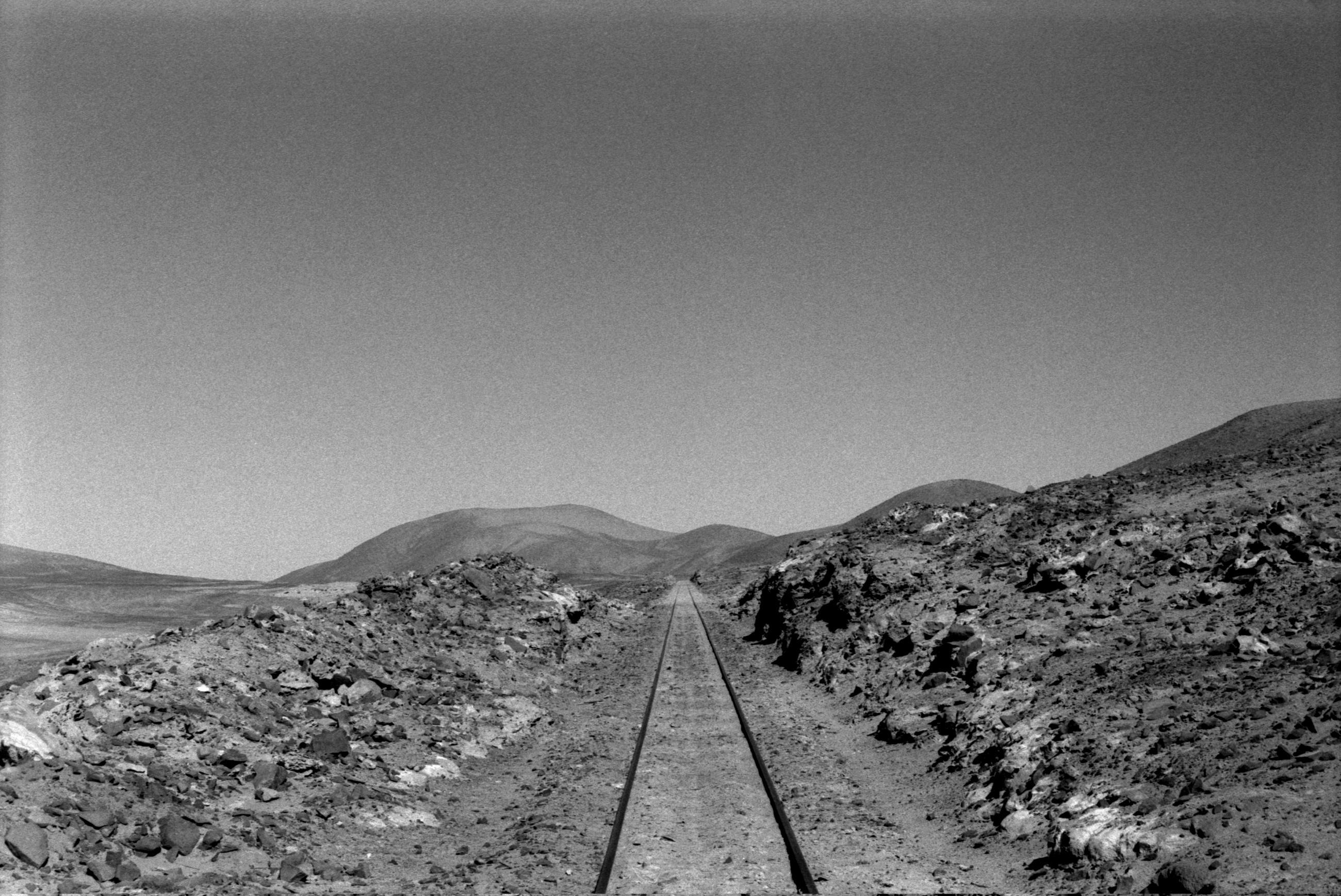 Un train de marchandise dans le désert d'Atacama au Chili en 1998