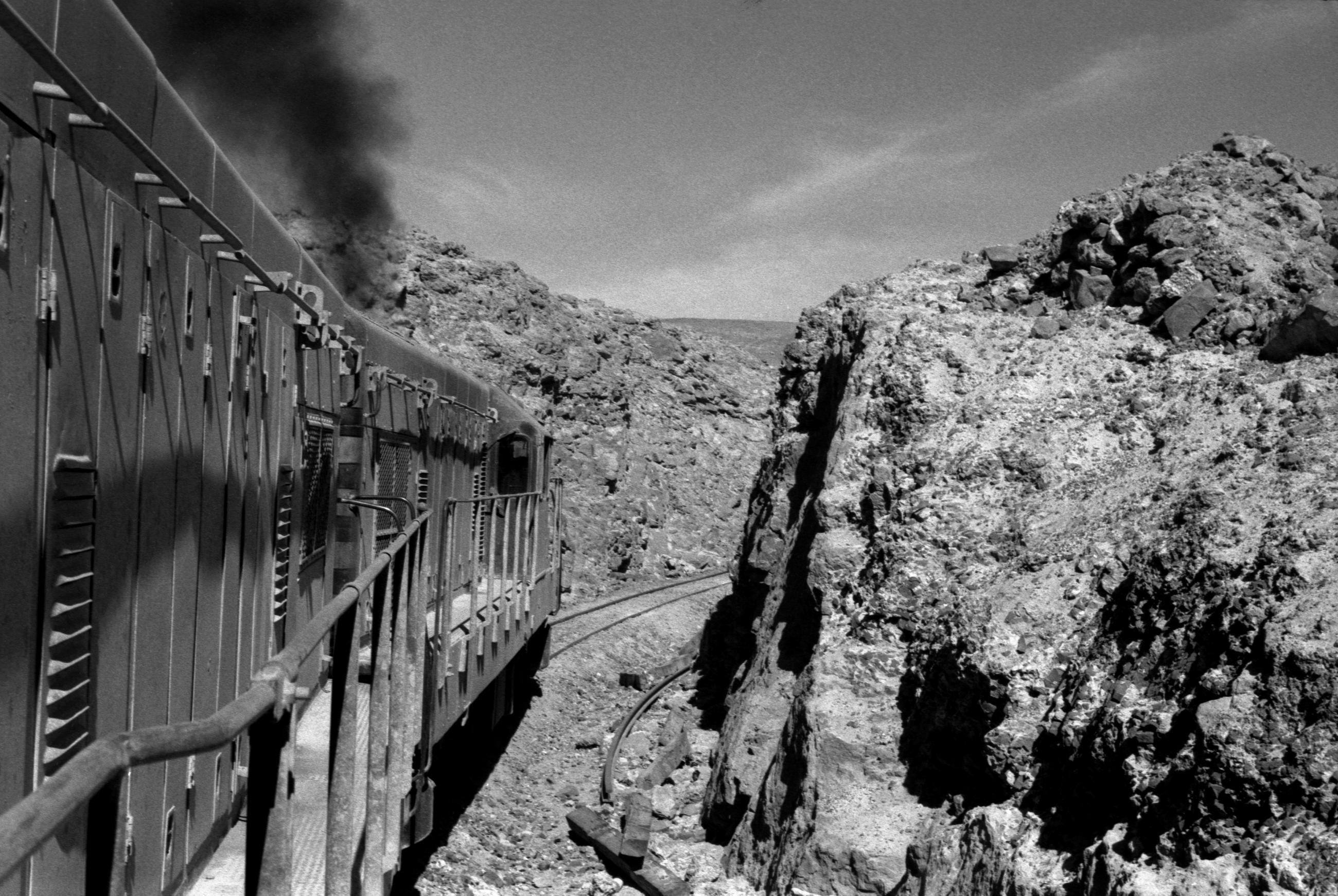 Un train de marchandises dans le désert d'Atacama au Chili, en 1998