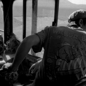 Un train de marchandise dans le désert d'Atacama au Chili en 1998