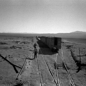 Un train de marchandises dans le désert d'Atacama au Chili, en 1998