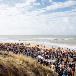 A contre-courant Mélanie Bahuon