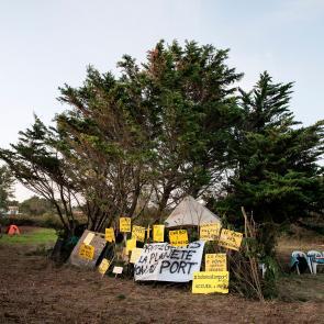 A contre-courant Mélanie Bahuon