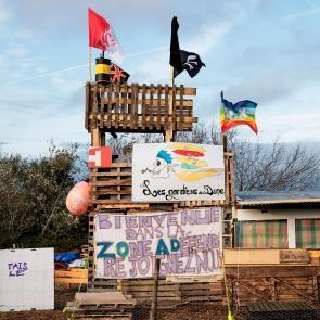 A contre-courant Mélanie Bahuon